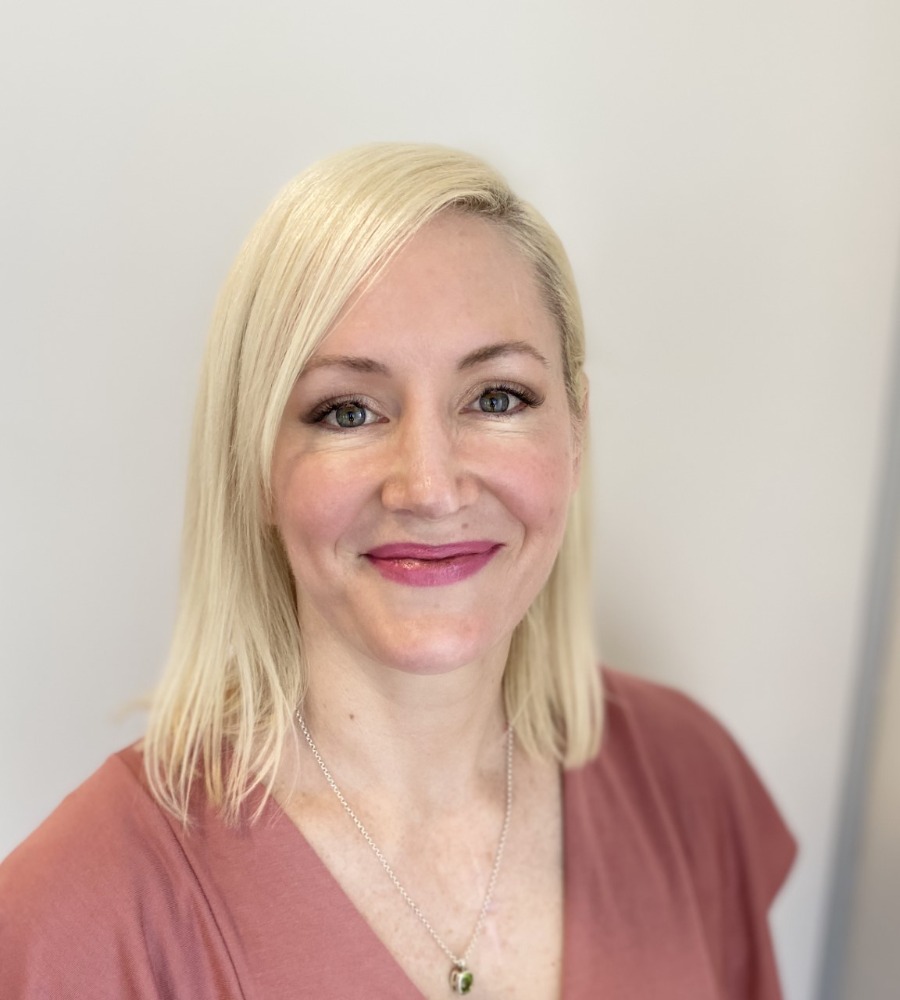Headshot of Amanda Chalmers