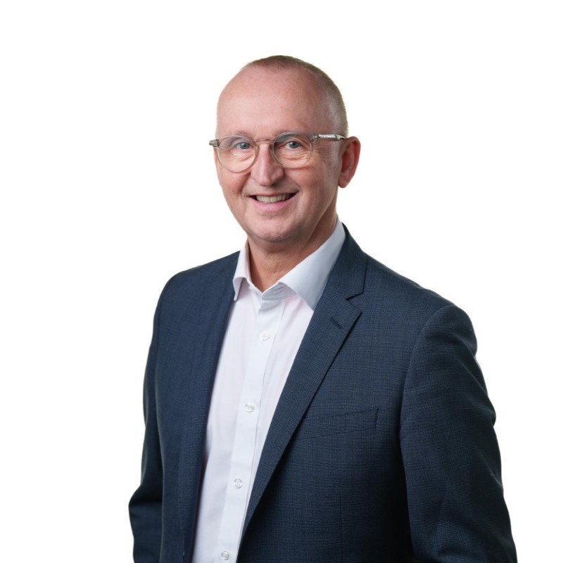 Headshot of Ian Poland