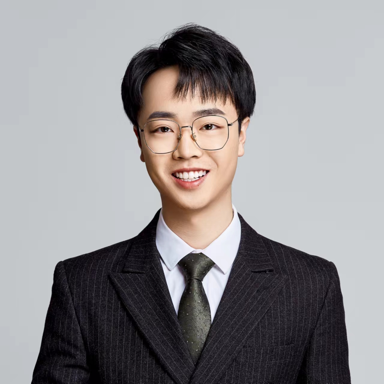 Image of Jiachen Zhou wearing a business suit